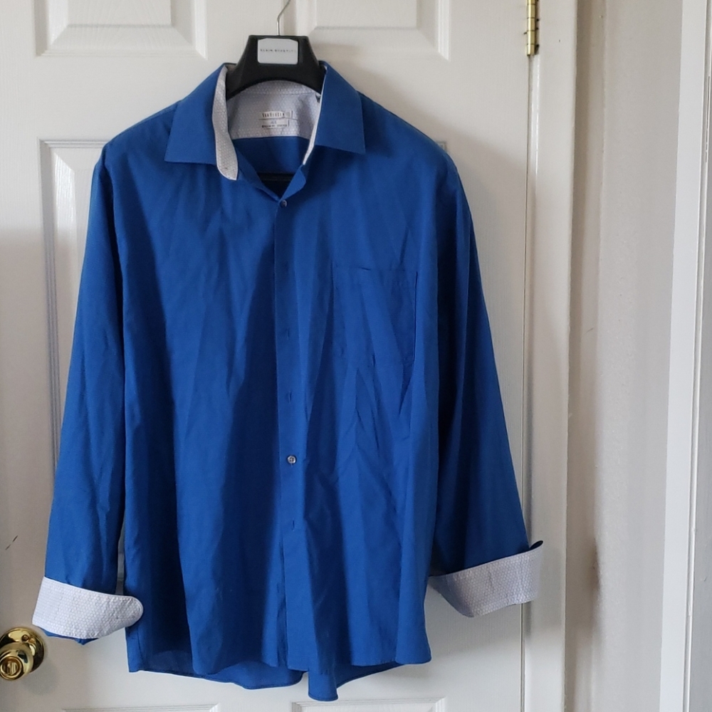 Van Heusen dress shirt with reversible cuffs